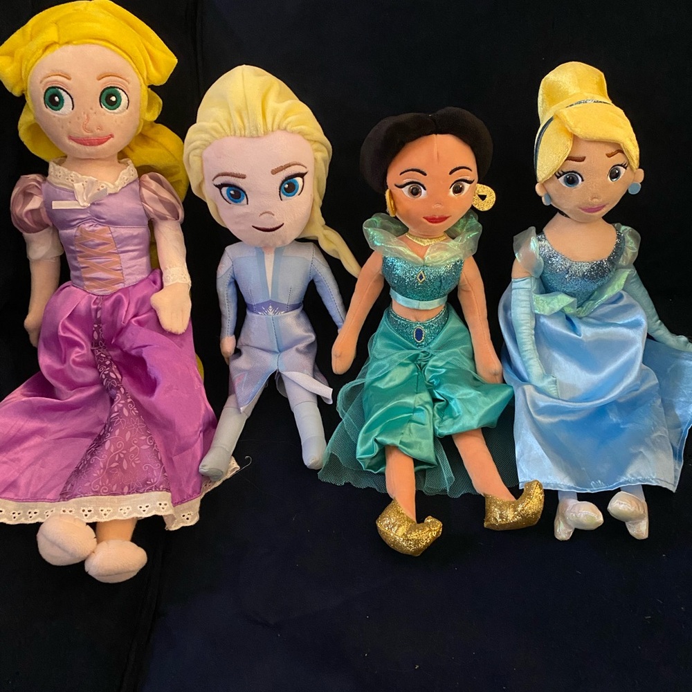 4 Disney Princess stuffy’s
